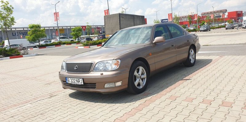 Lexus LS 400