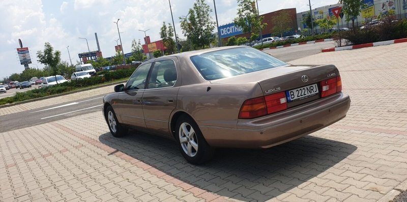 Lexus LS 400